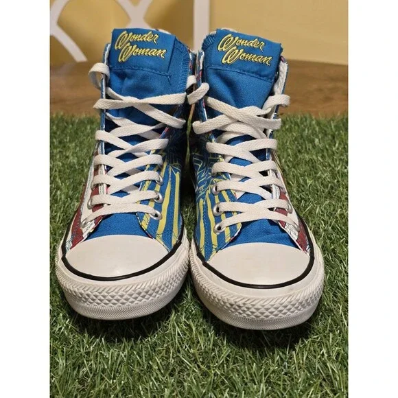 Converse Wonder Woman Vintage Comic Print Size Men's 7 Women's 9 EUC Rare HTF - Picture 3 of 12